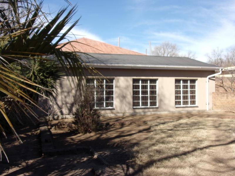 To Let 4 Bedroom Property for Rent in Molteno Eastern Cape